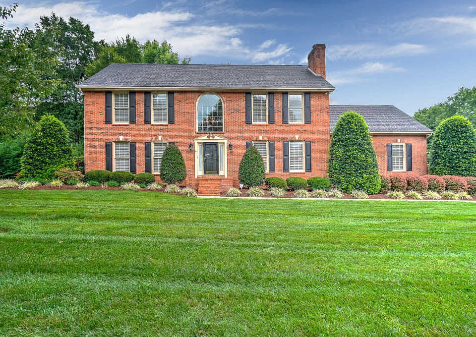 1st image of 107 Woodbriar Dr