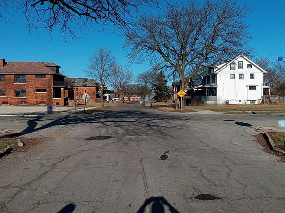 5th image of 110 Avalon St