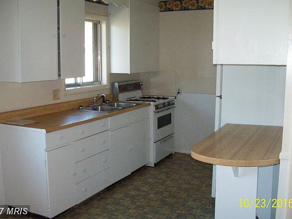 3rd image of 11518 Green Valley Dr