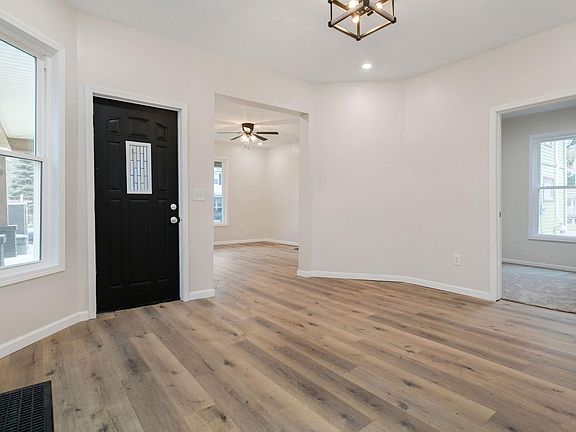 3rd image of 526 Leland Ave
