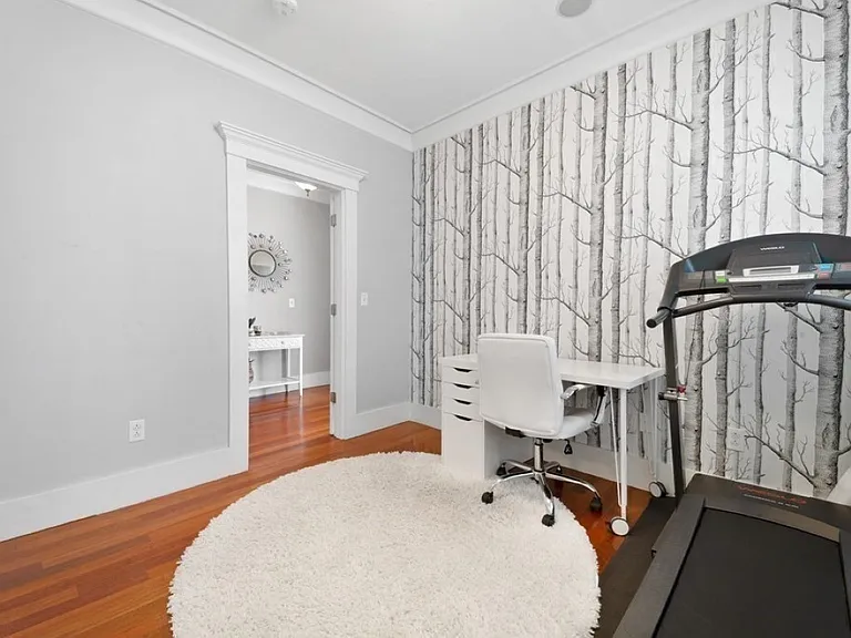 446 E 6th St #1 — Photo 10