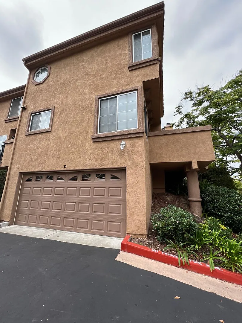 Large Townhome - 3 Bed/ 3 Bath with 2 car garage in Carmel Valley! — Photo 1
