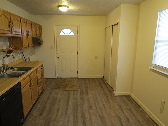 5th image of 2763 Eastman Ave