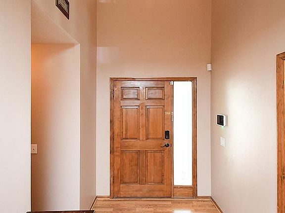4th image of 15323 Howe St