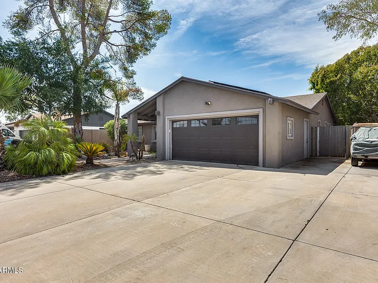 2933 W Muriel Dr — Photo 3