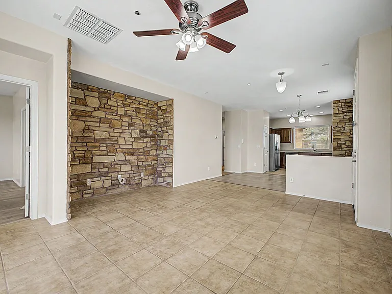 1676 W Morse Dr — Photo 9