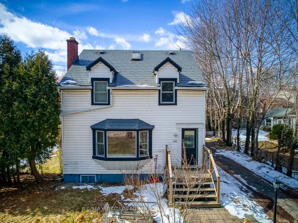 142 Ewen Rd, Hamilton, ON L8S 3C7