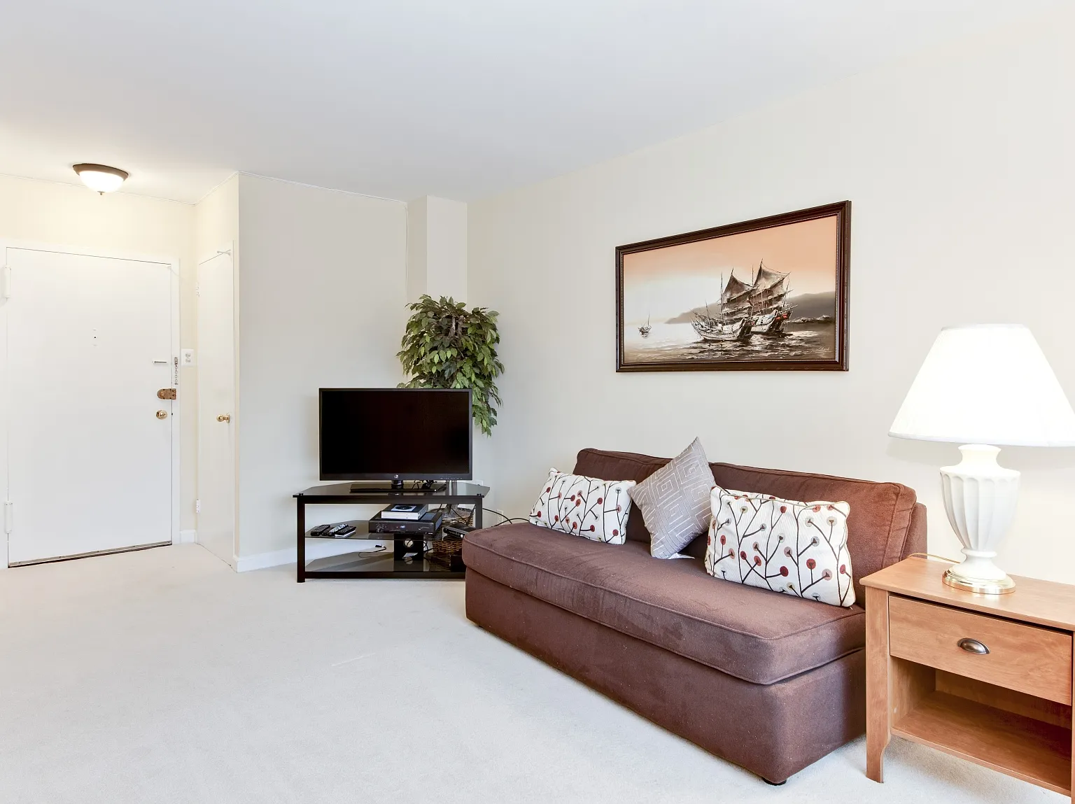 Studio, 425 sqft, $2,340 — Photo 4