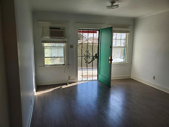 4th image of 552 N Manhattan Pl #552