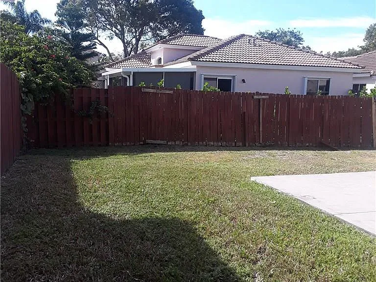533 NW 47th Ave — Photo 22