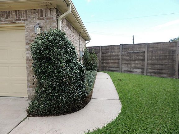 3rd image of 2509 1/2 Stonehedge Dr