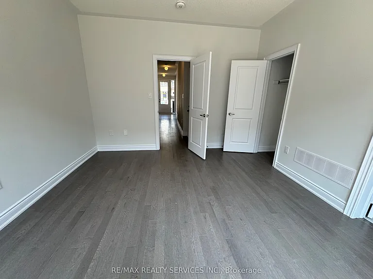 202 Tennant Cir — Photo 7