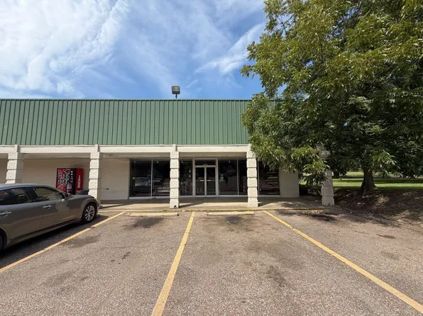 26625 E Main St, West Pt, MS 39773