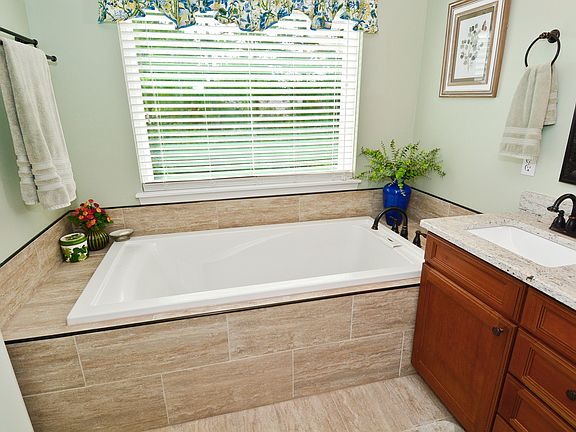 5th image of 16338 Black Cherry Dr