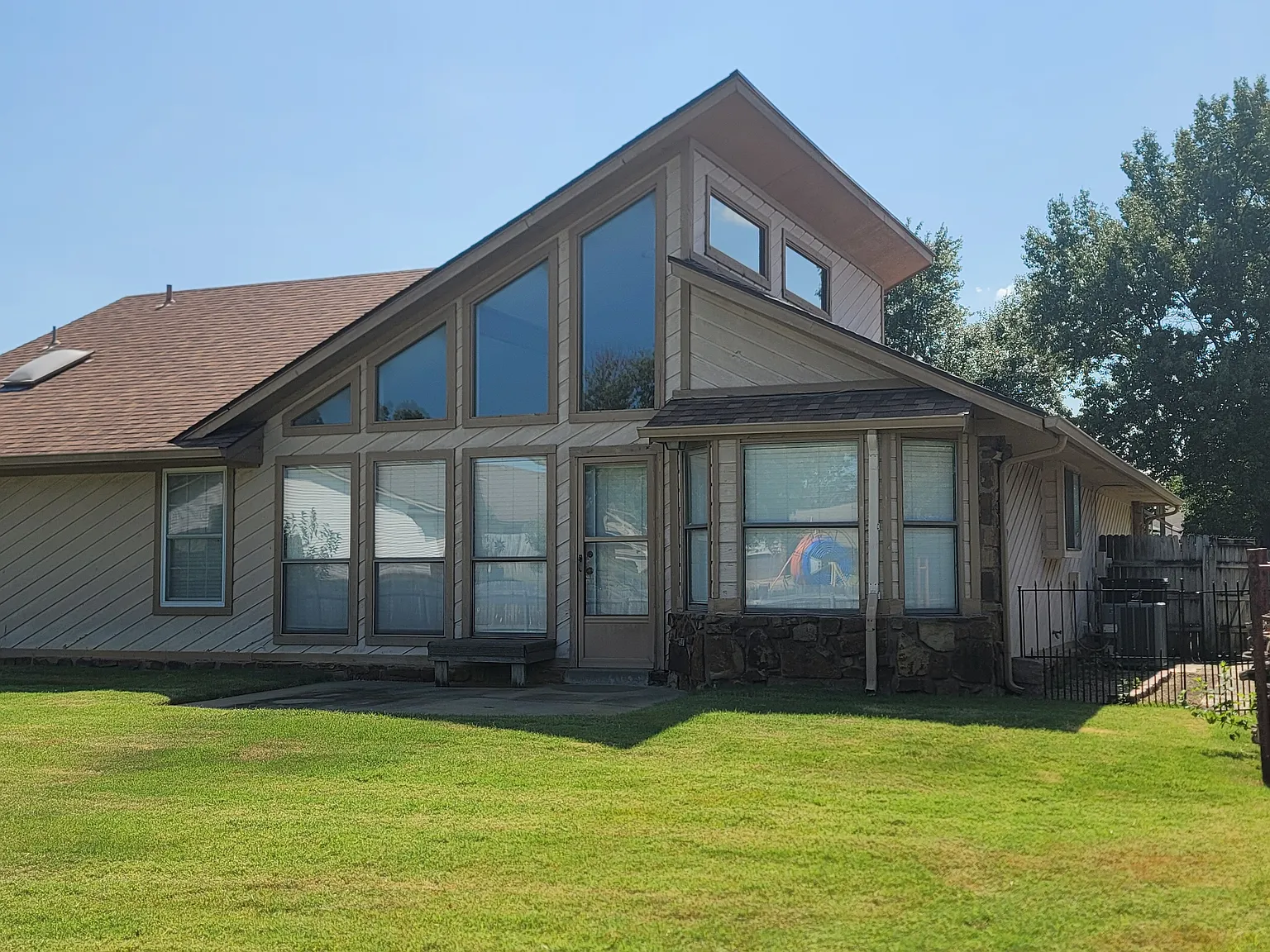 3 bed, 1627 sqft, $1,700 — Photo 3