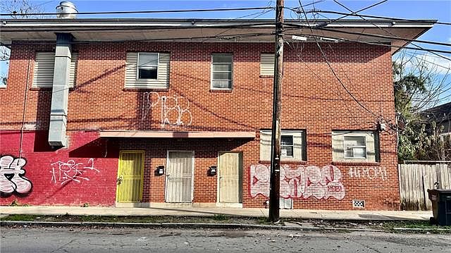 1st image of 1039 Alvar St