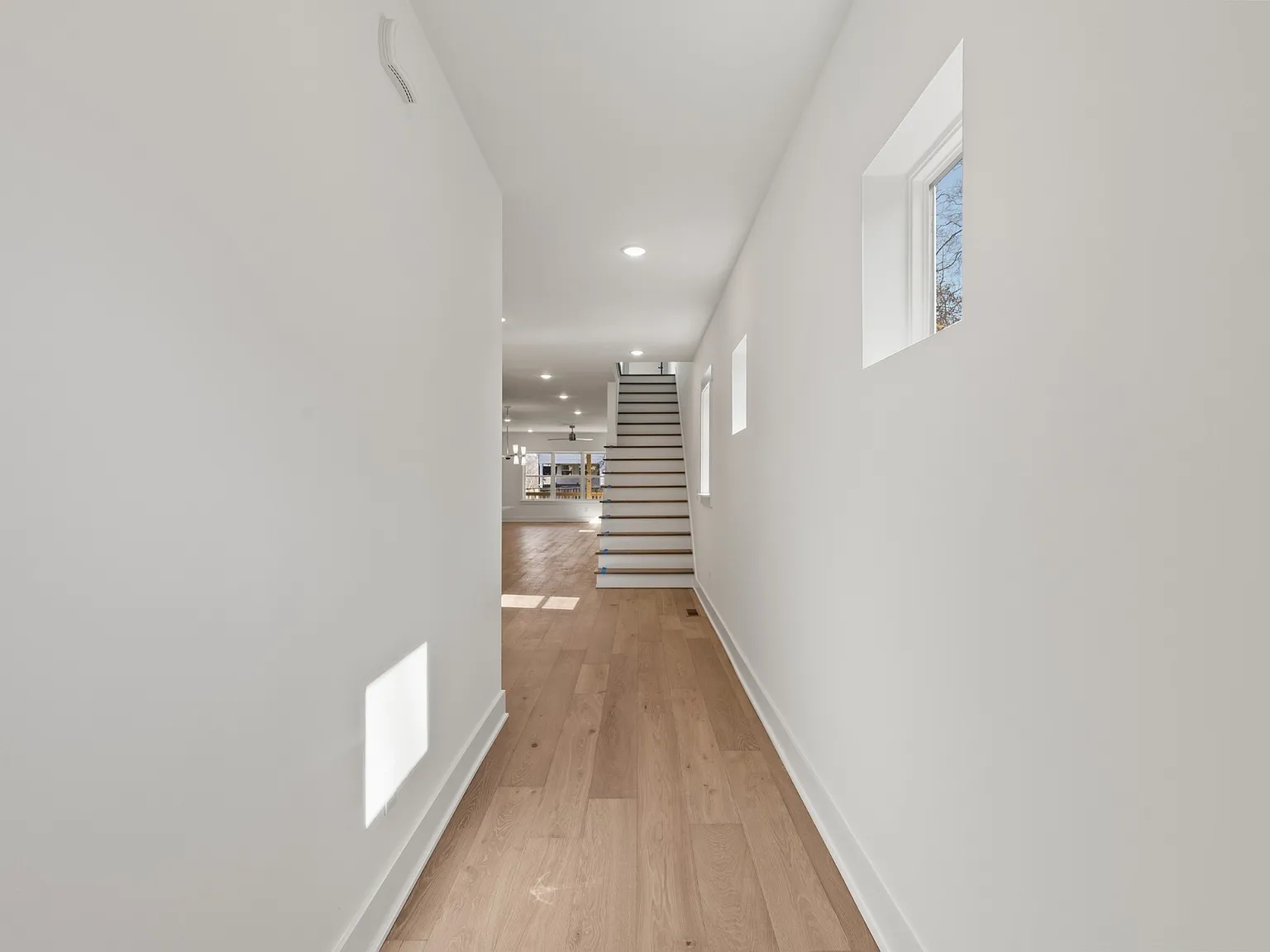 3 bed, 2.5 bath, 2207 sqft, $3,395 — Photo 4