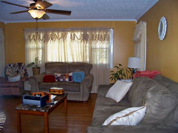 3rd image of 102 E Leech Ave