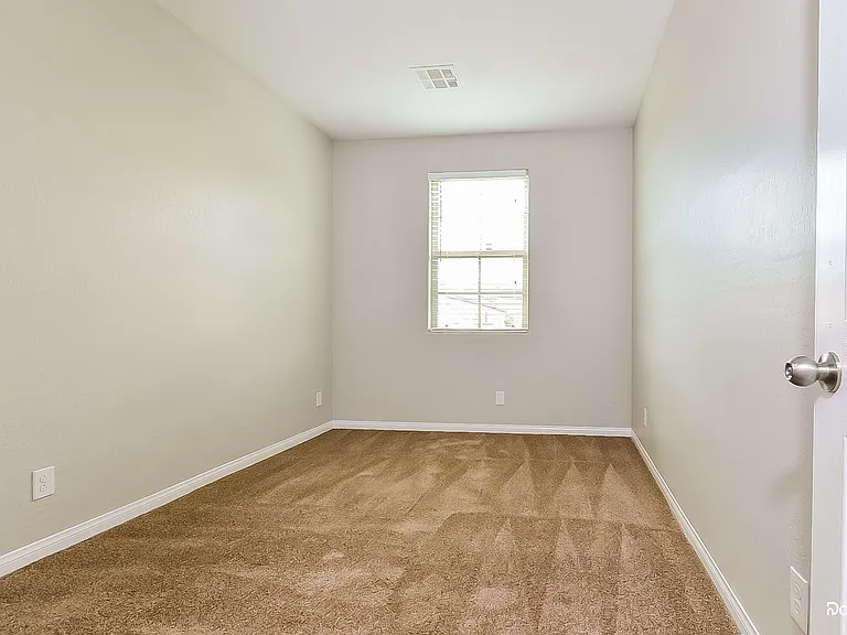820 Vegas Palm Ave — Photo 11