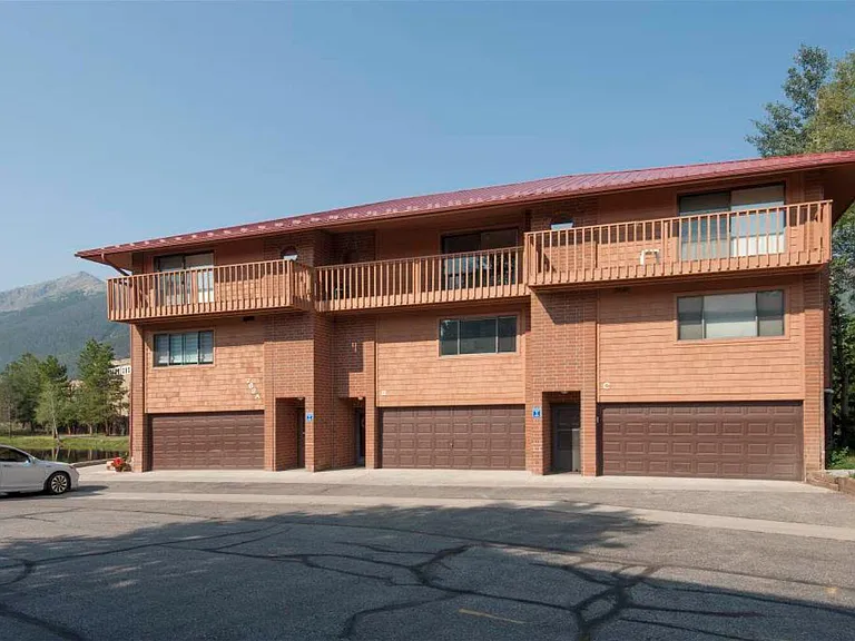 762 Lagoon Dr #B — Photo 2