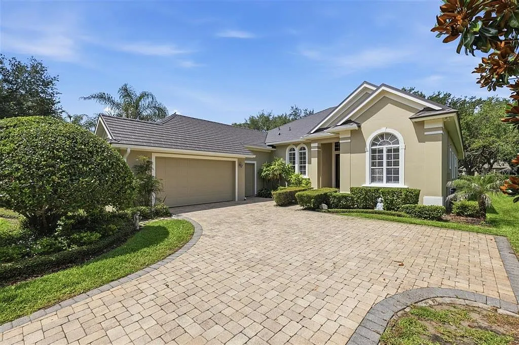 4 bed, 3.0 bath, 2887 sqft, $5,200 — Photo 1