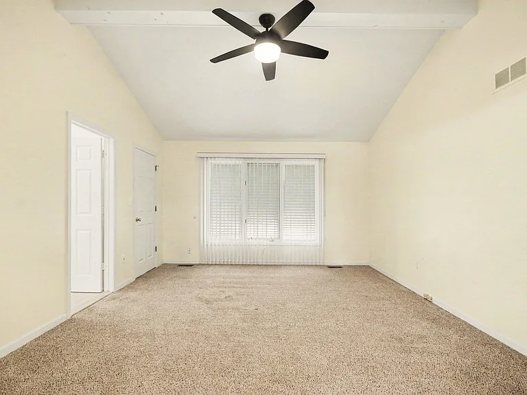 456 Essex Dr — Photo 17