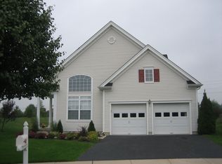 11 Maidenflower Ln, West Windsor, NJ 08550