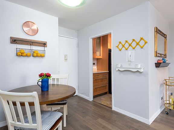4th image of 301 E 79th St APT 3G