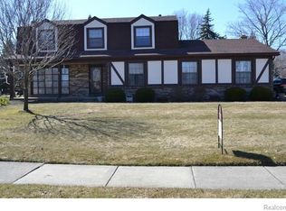 5363 Winchester Dr, Troy, MI