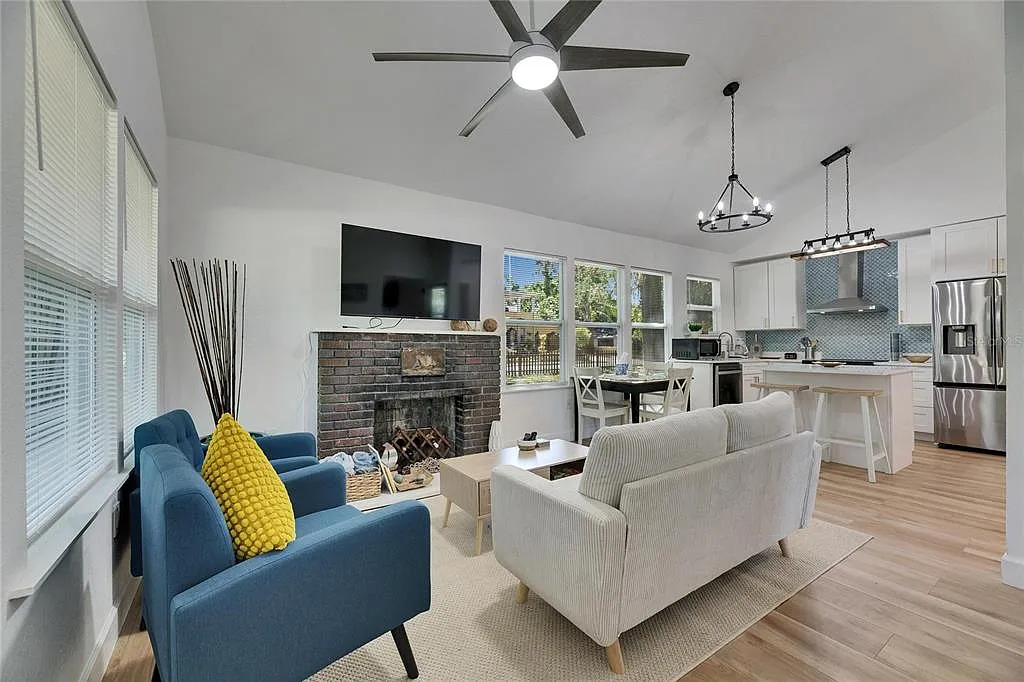 4 bed, 2.0 bath, 1287 sqft, $3,200 — Photo 3