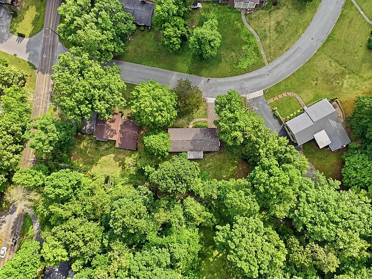 945 Brynwood Ter — Photo 32