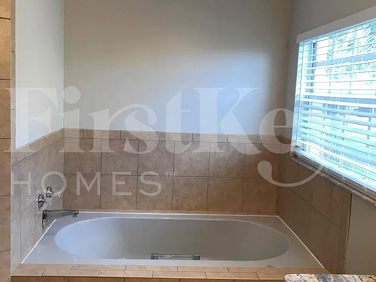2224 Palmview Cir E — Photo 24