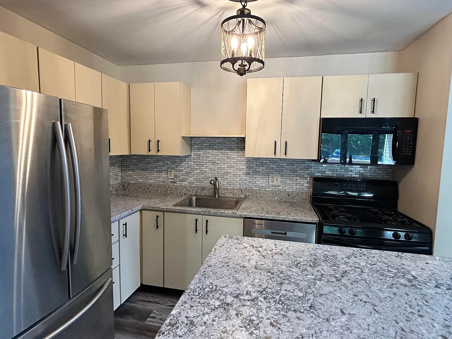 2 bed, 1026 sqft, $1,650 — Photo 3