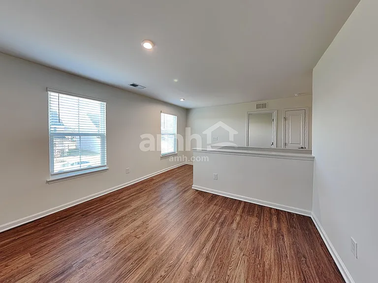 548 Larragan Dr — Photo 10