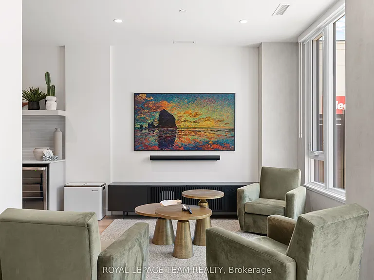 398 Roosevelt Ave #406 — Photo 7