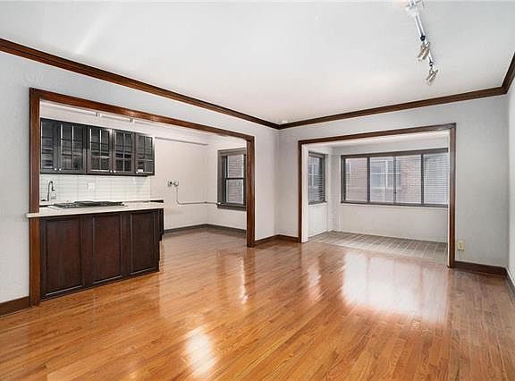 4th image of 700 W 48th St APT 306