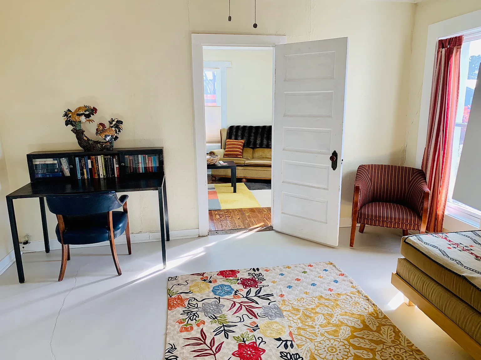 110 E Waco St — Photo 4