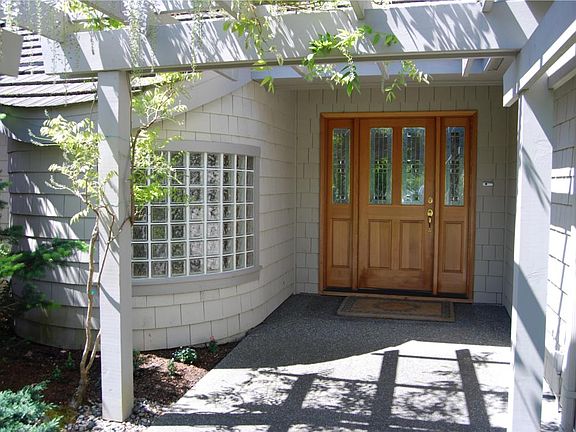4th image of 221 S Bay Ln