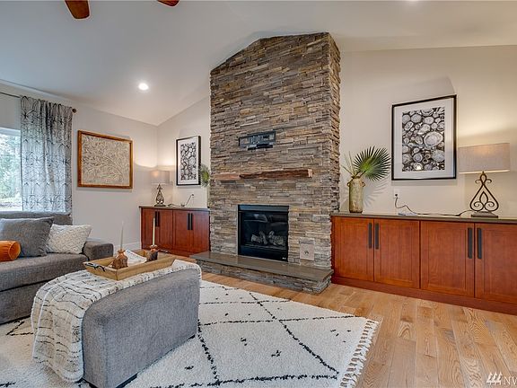 2nd image of 8820 NE Broughton Ct