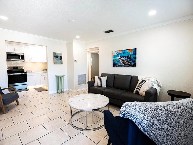 569 Bamboo Dr S — Photo 3