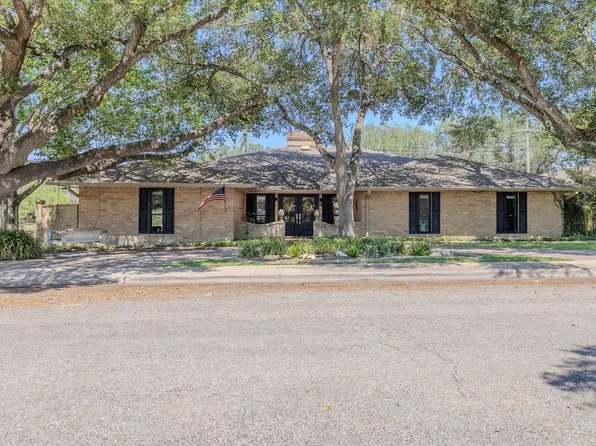 1608 Delwood Ln, Alice, TX 78332
