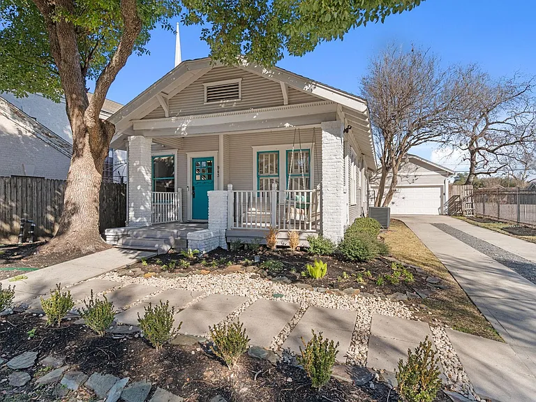 943 Pecore St — Photo 3