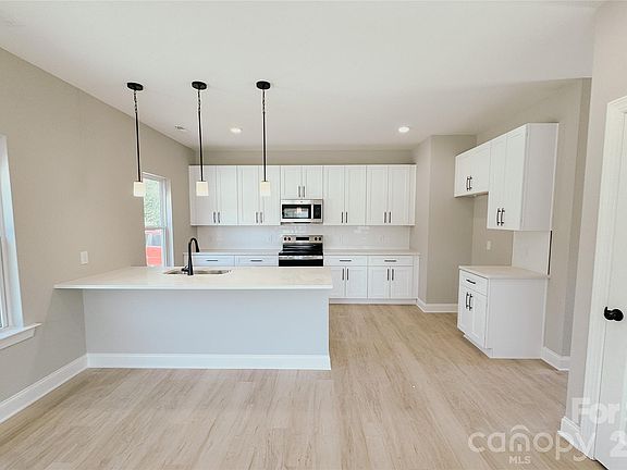 5th image of 1455 W Ridge Rd