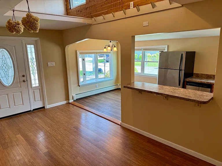 64 S Bay Dr — Photo 6
