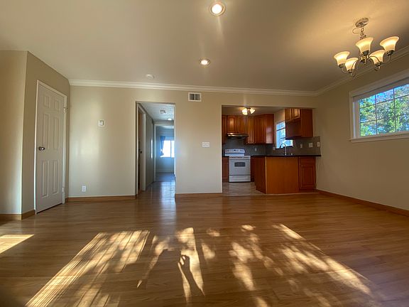 4th image of 20653 Park Cir E APT 4