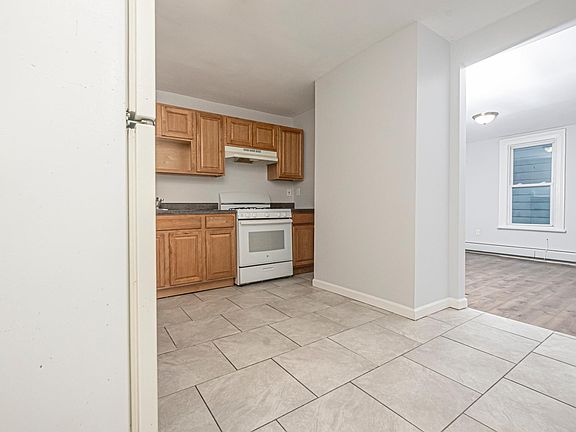 4th image of 321 Amherst St #2A