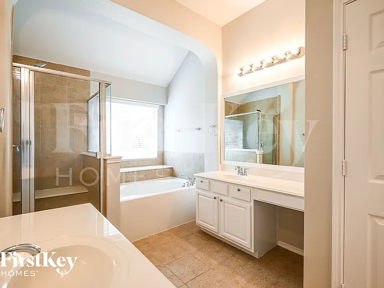 824 Trailwood Dr — Photo 10