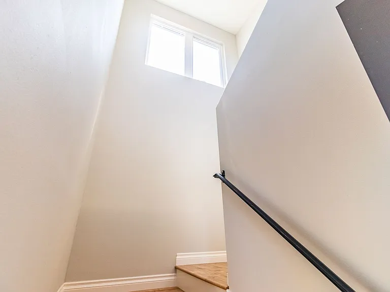 1737 S Longwood Ave — Photo 39
