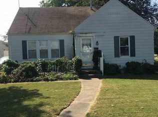 414 W Springfield Rd, Taylorville, IL 62568