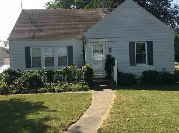 414 W Springfield Rd, Taylorville, IL 62568